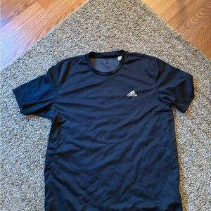 Rarely Worn Adidas T-Shirt 💙